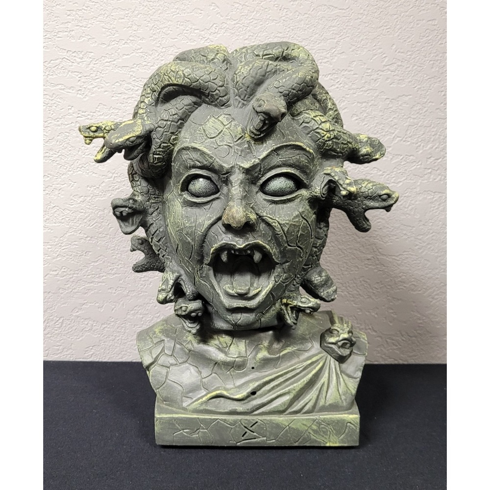 2011 Magic Power Medusa Head Bust Animated Lights Sound Red Light Halloween Prop